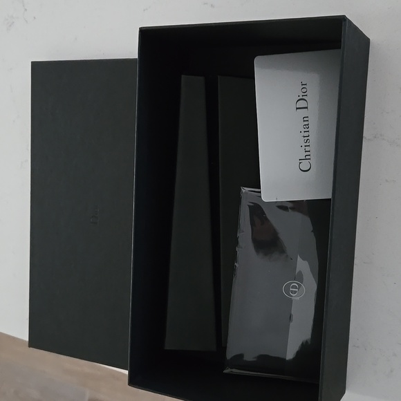 New never used authentic Dior glasses case holder, box, Authenticity card, wipe - Picture 8 of 8